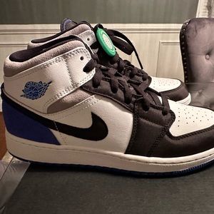 Air Jordan 1 Mid Royal White size 6.5 Boys